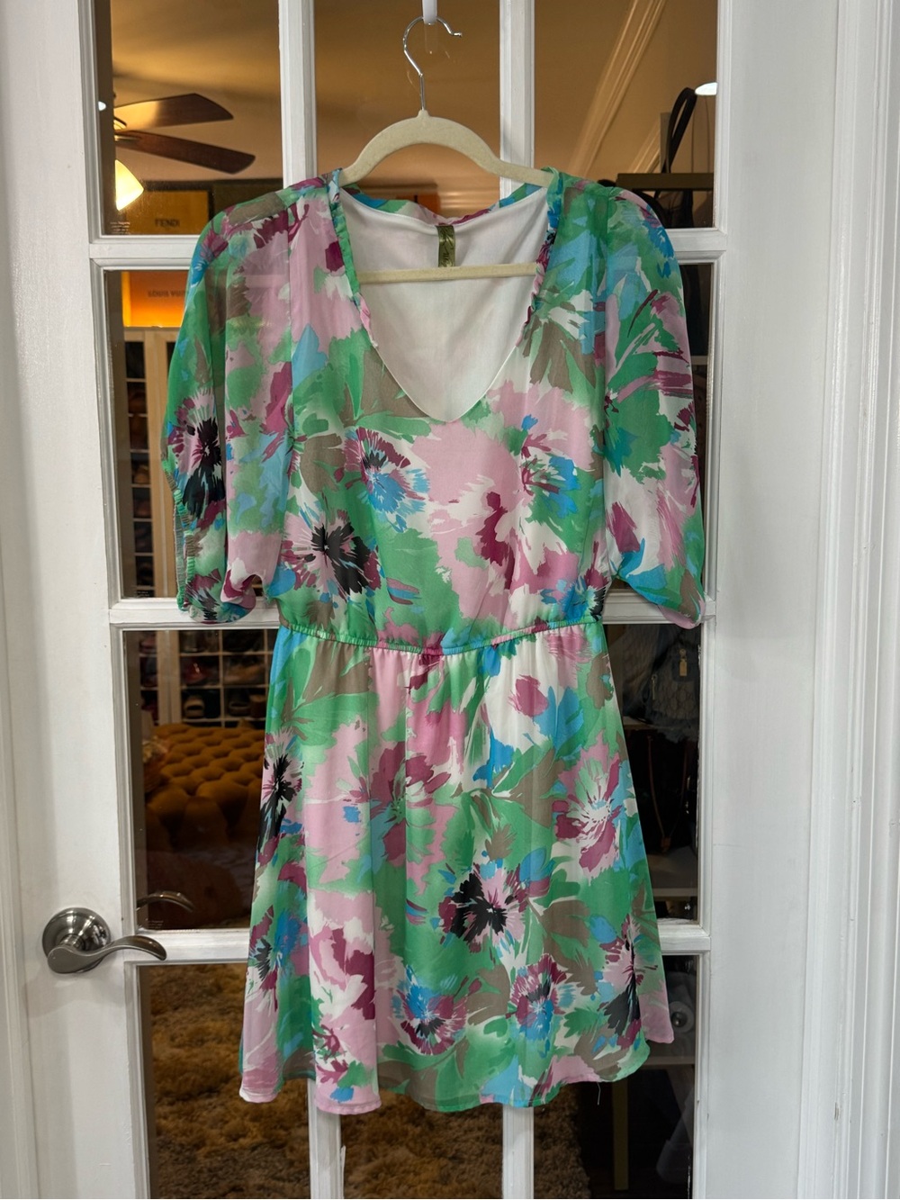 🌸🔹🍃 Floral V-Neck Floral Mini Dress in Pink, Green & Turquoise - Picture 2 of 5